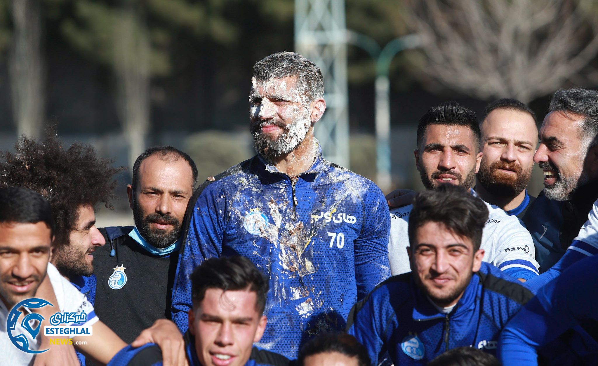 تمرین ریکاوری تیم فوتبال استقلال پس از دیدار با تراکتور همراه با جشن تولد دانشگر در مجموعه ورزشی نفت تهرانسر برگزار شد.