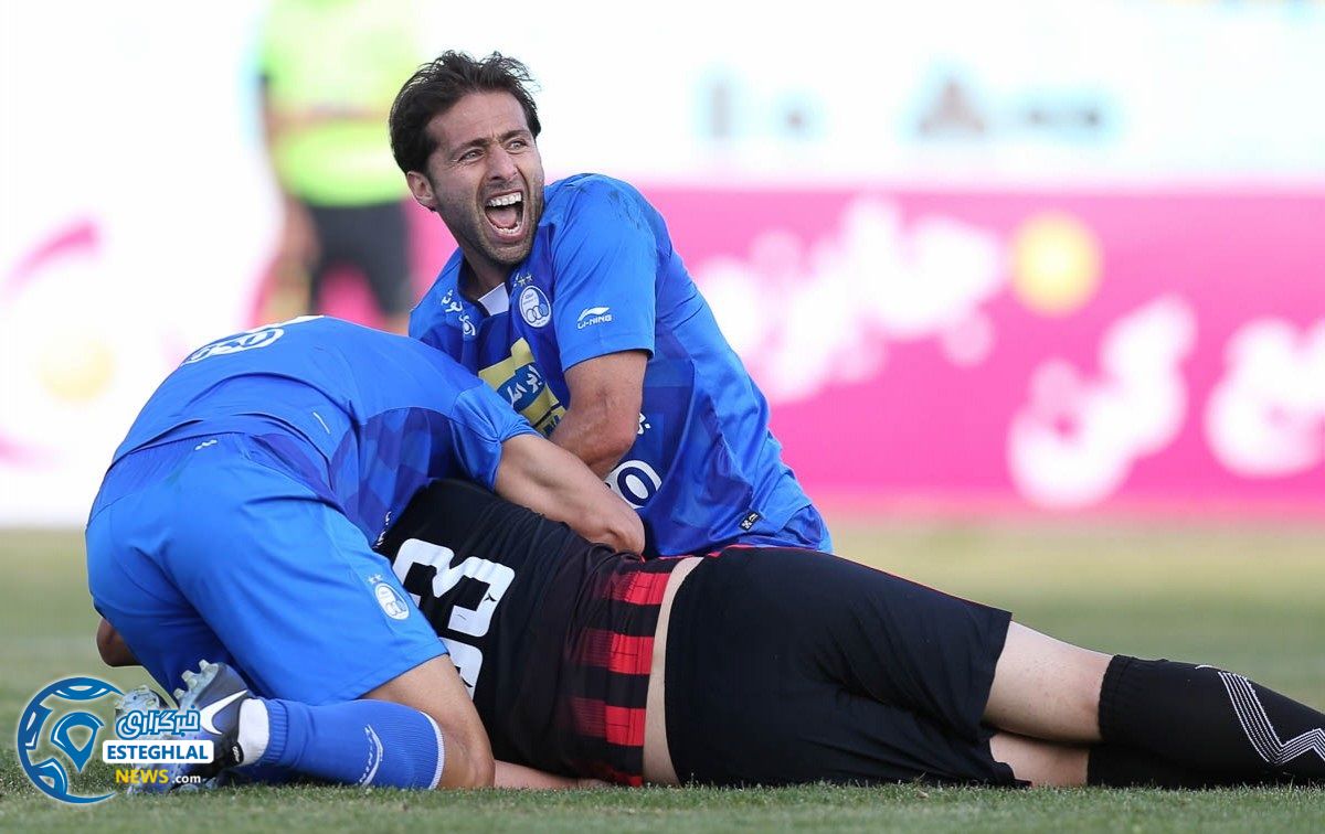 استقلال و سیاه جامگان