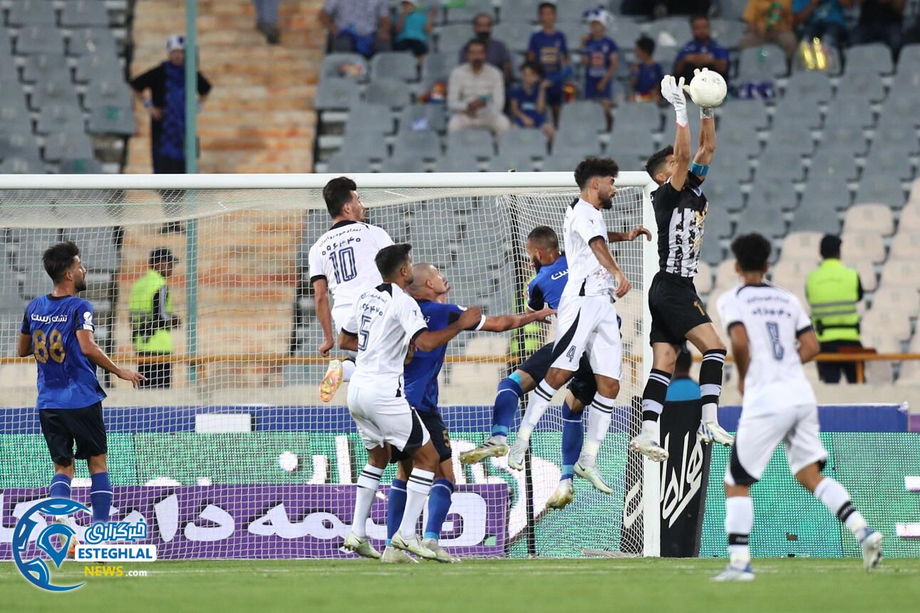 دیدار استقلال و پیکان