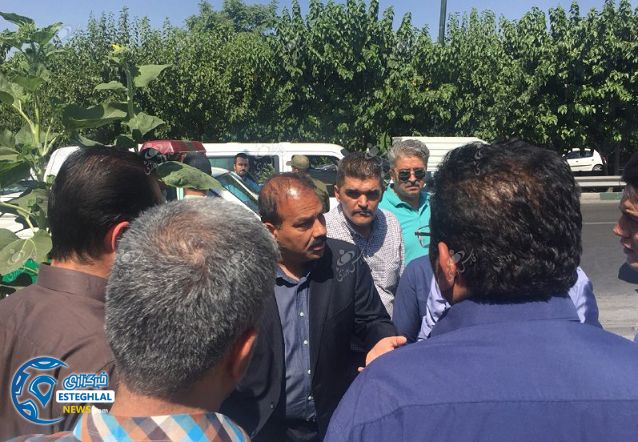 تجمع اعتراضی هواداران استقلال مقابل وزارت ورزش