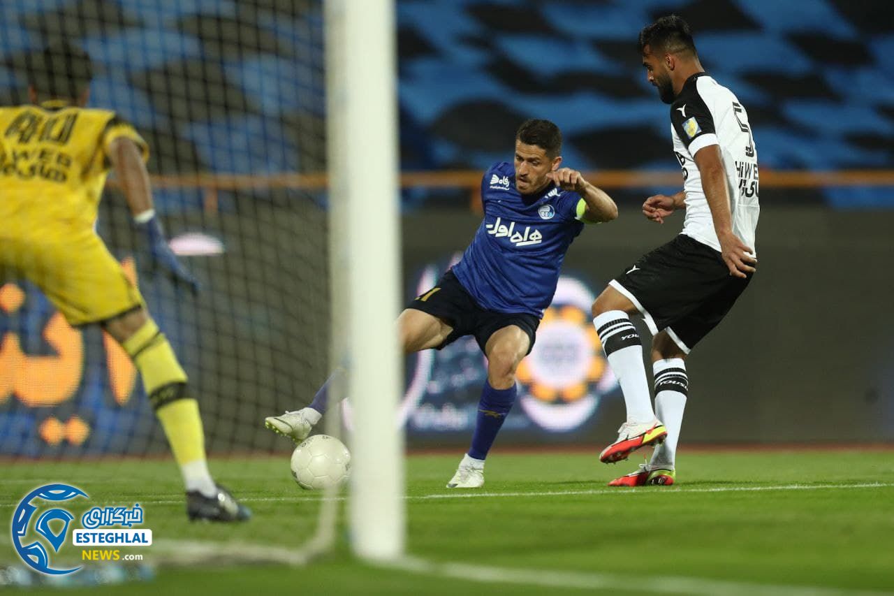 دیدار دوستانه استقلال و هوادار