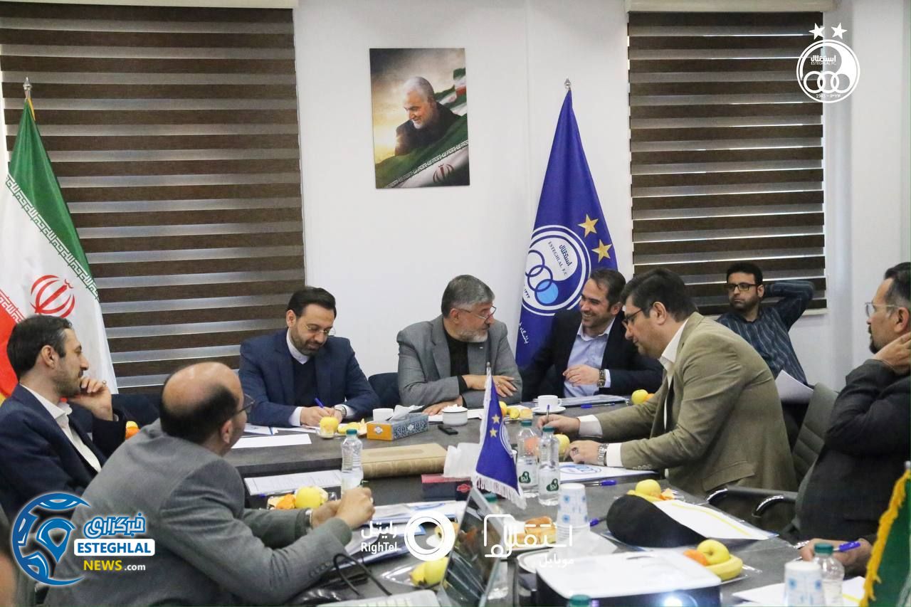 باشگاه استقلال(تاج)