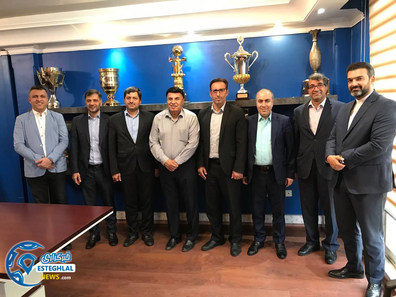 باشگاه استقلال(تاج)