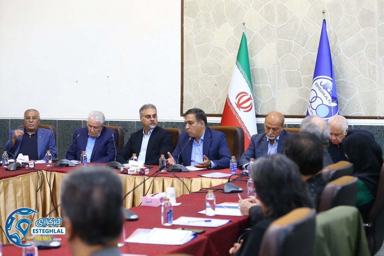 پیشکسوتان باشگاه استقلال(تاج)