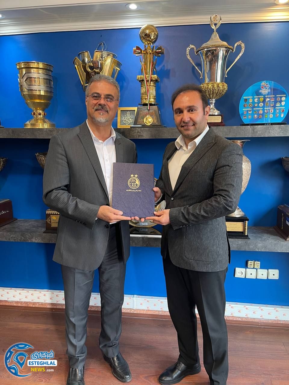  باشگاه استقلال(تاج)