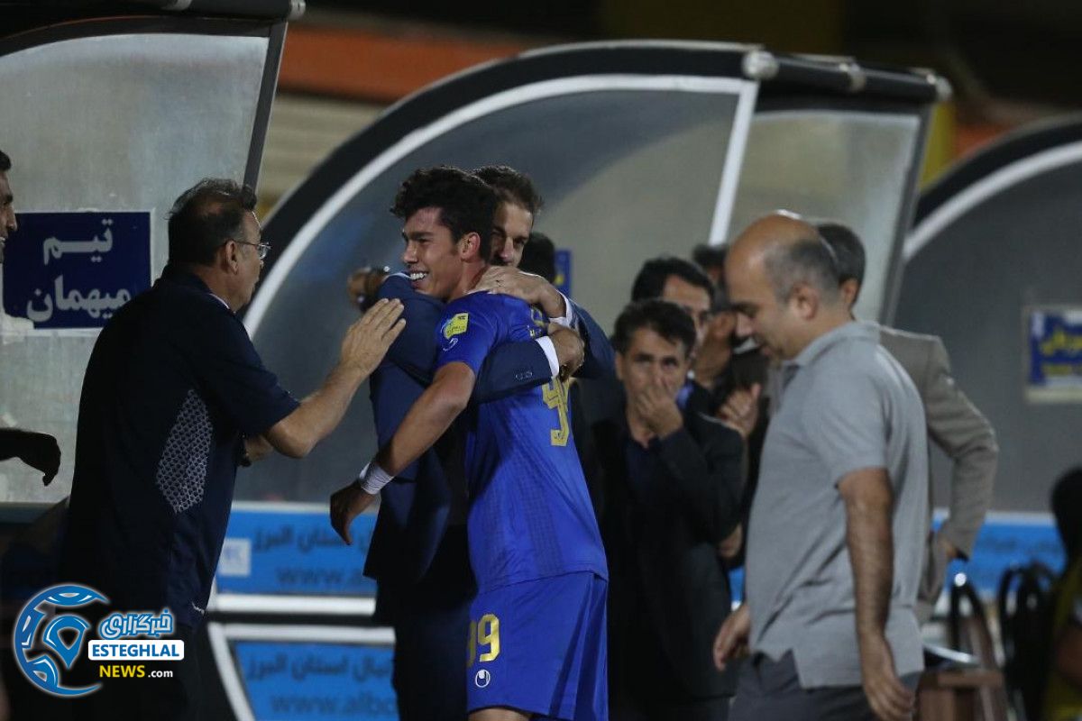 دیدار گل ریحان و استقلال