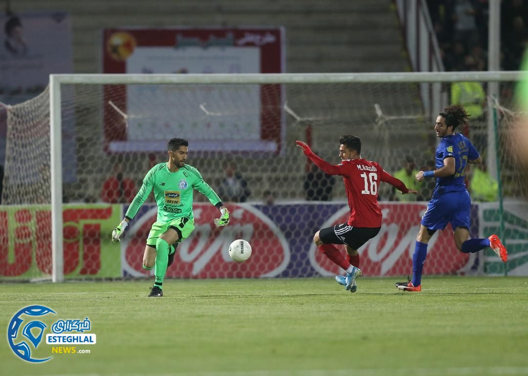 دیدار تراکتور و استقلال