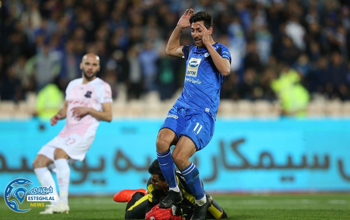 دیدار استقلال و نساجی