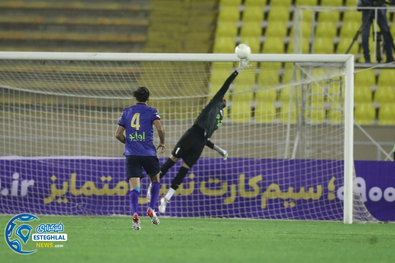 پدیده 0-3 استقلال