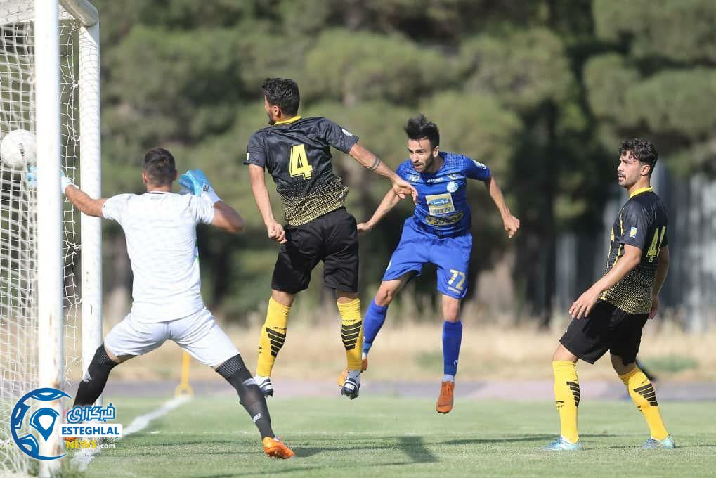 بازی استقلال و هوادار