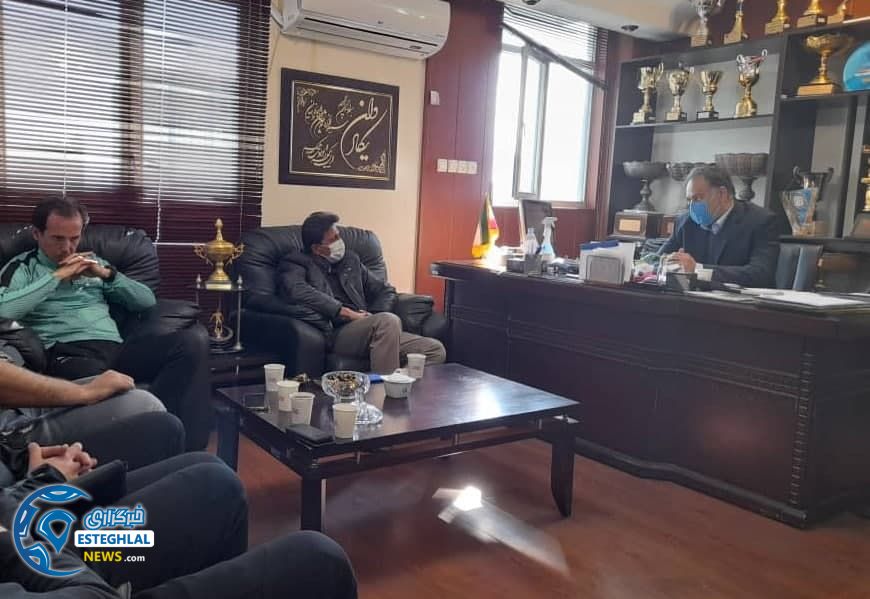 استعفای دستیاران محمود فکری