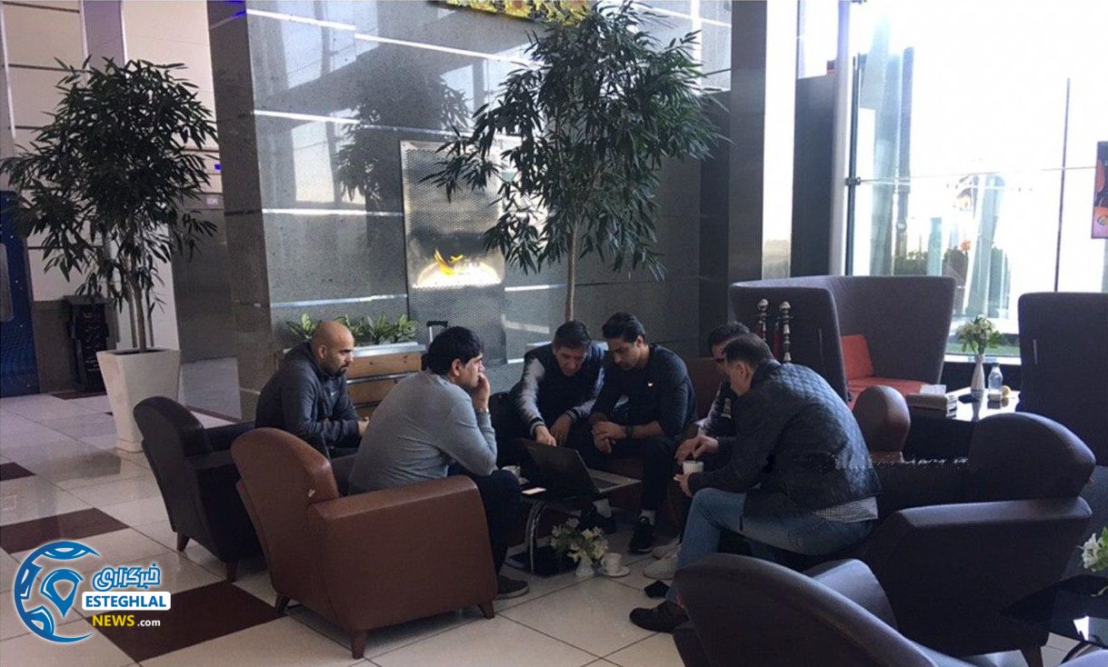 جلسه کادر فنی در فرودگاه