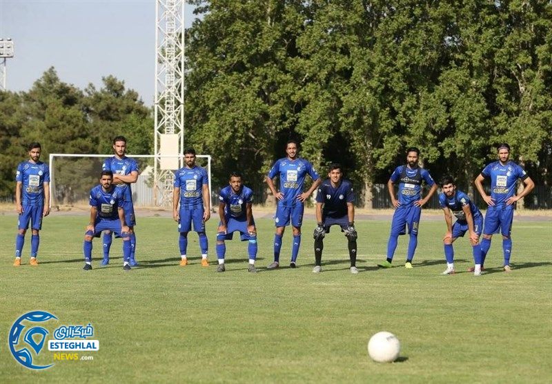 بازی استقلال و هوادار