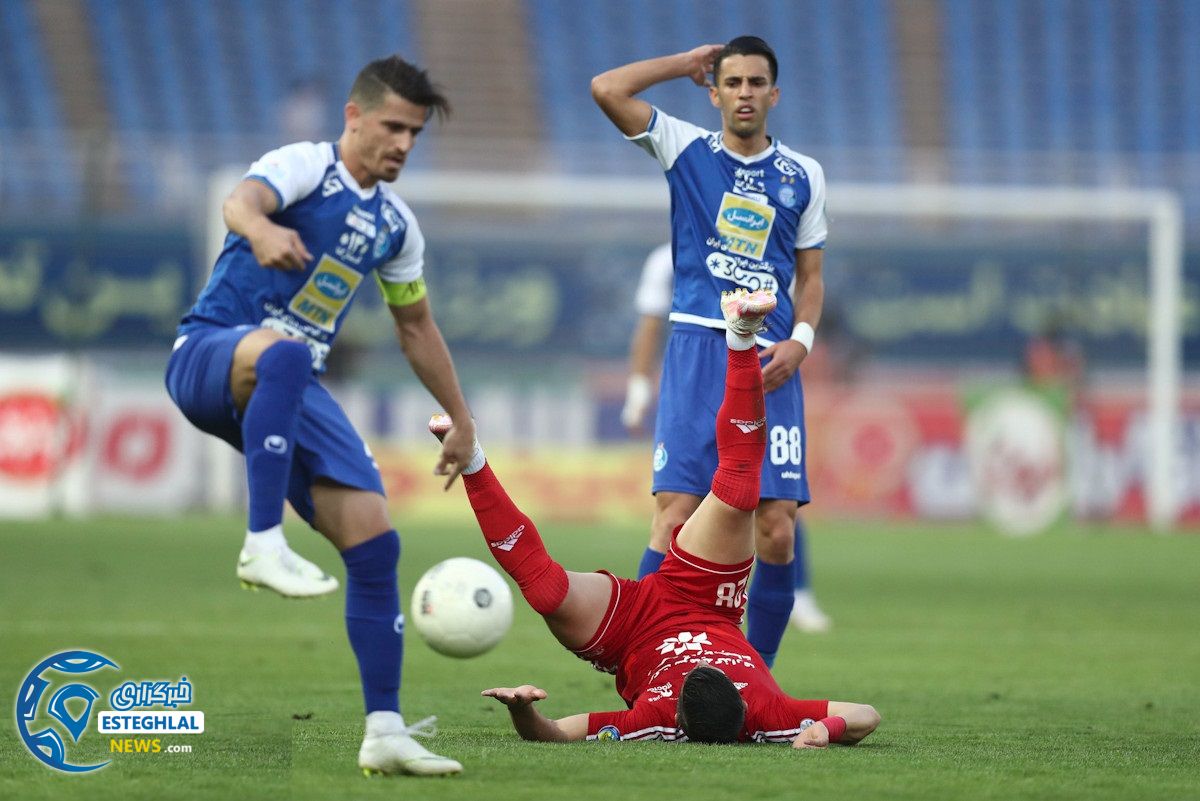 دیدار استقلال و تراکتور