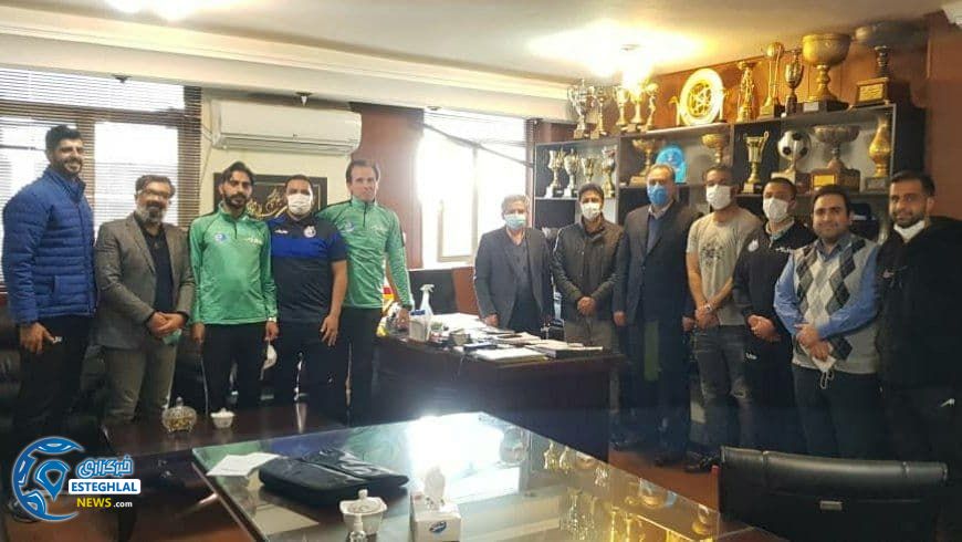 استعفای دستیاران محمود فکری