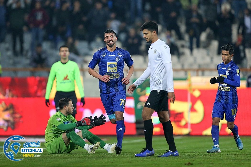 دیدار استقلال و شاهین