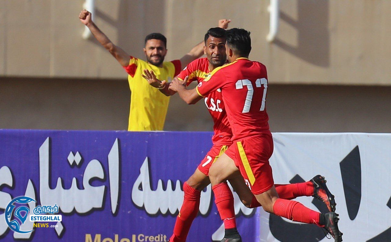 دیدار فولاد و استقلال