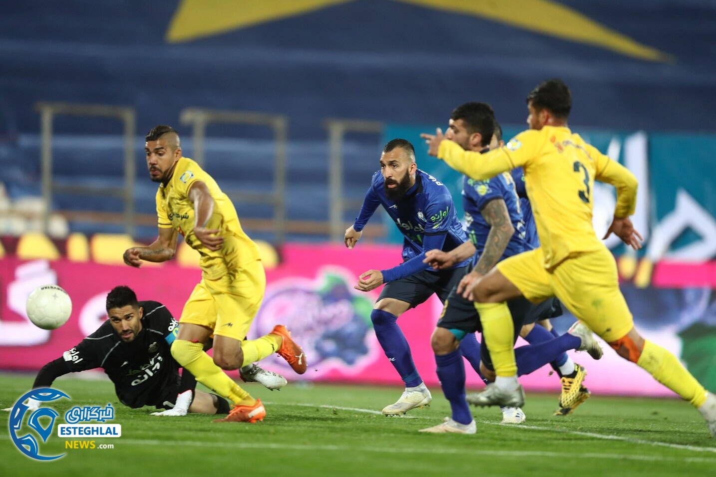 استقلال(تاج) 1-0 فجر سپاسی