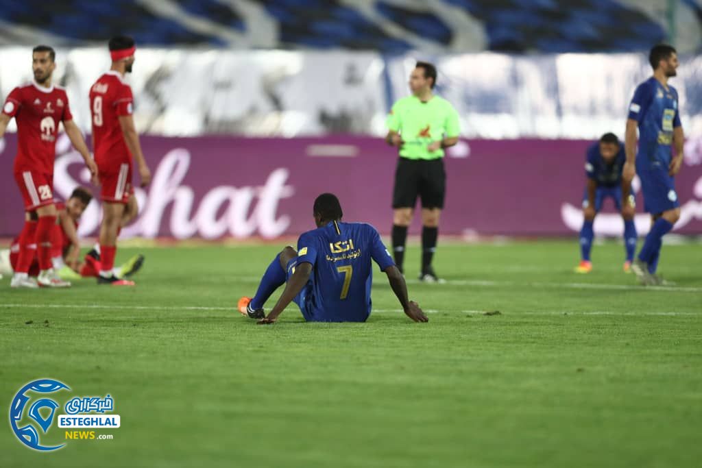 دیدار استقلال و تراکتور