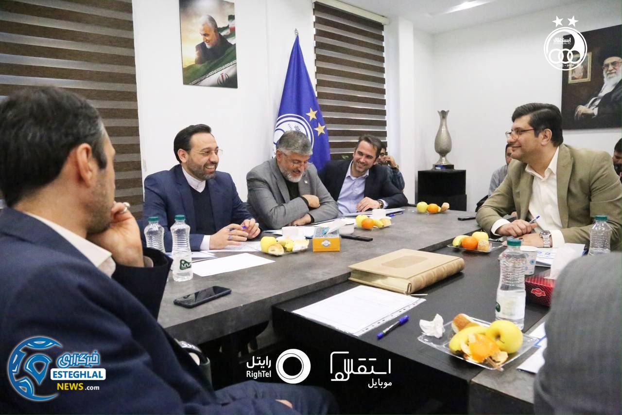 باشگاه استقلال(تاج)