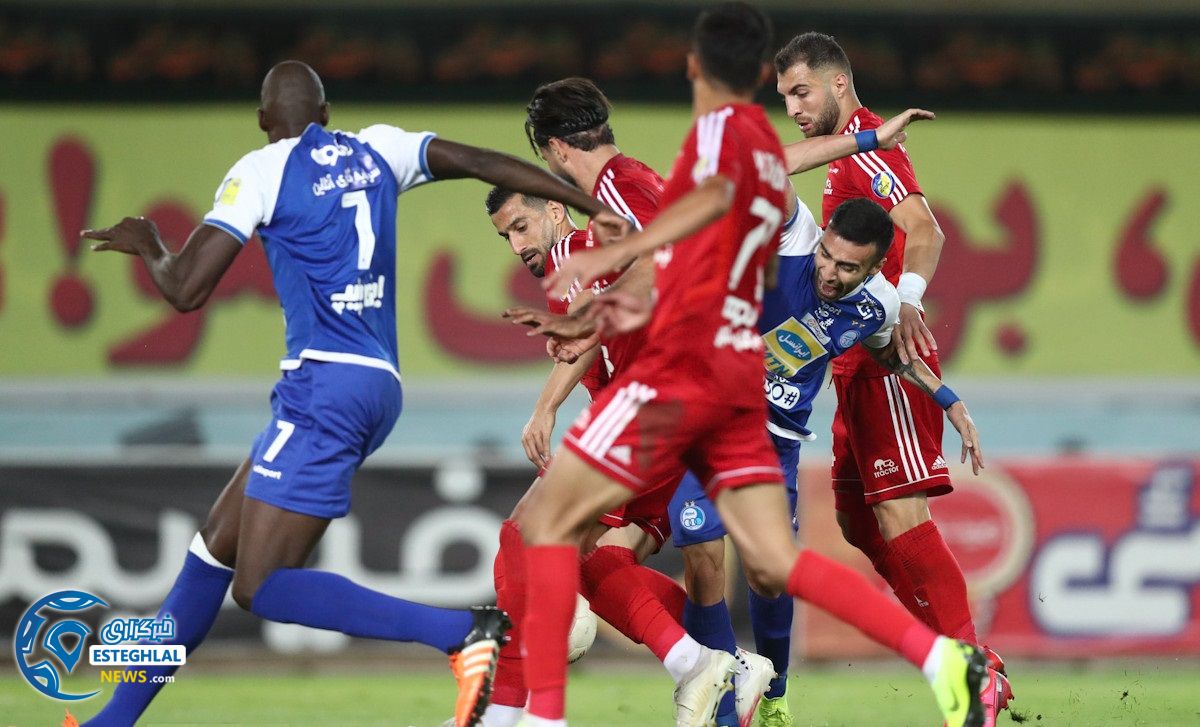 دیدار استقلال و تراکتور