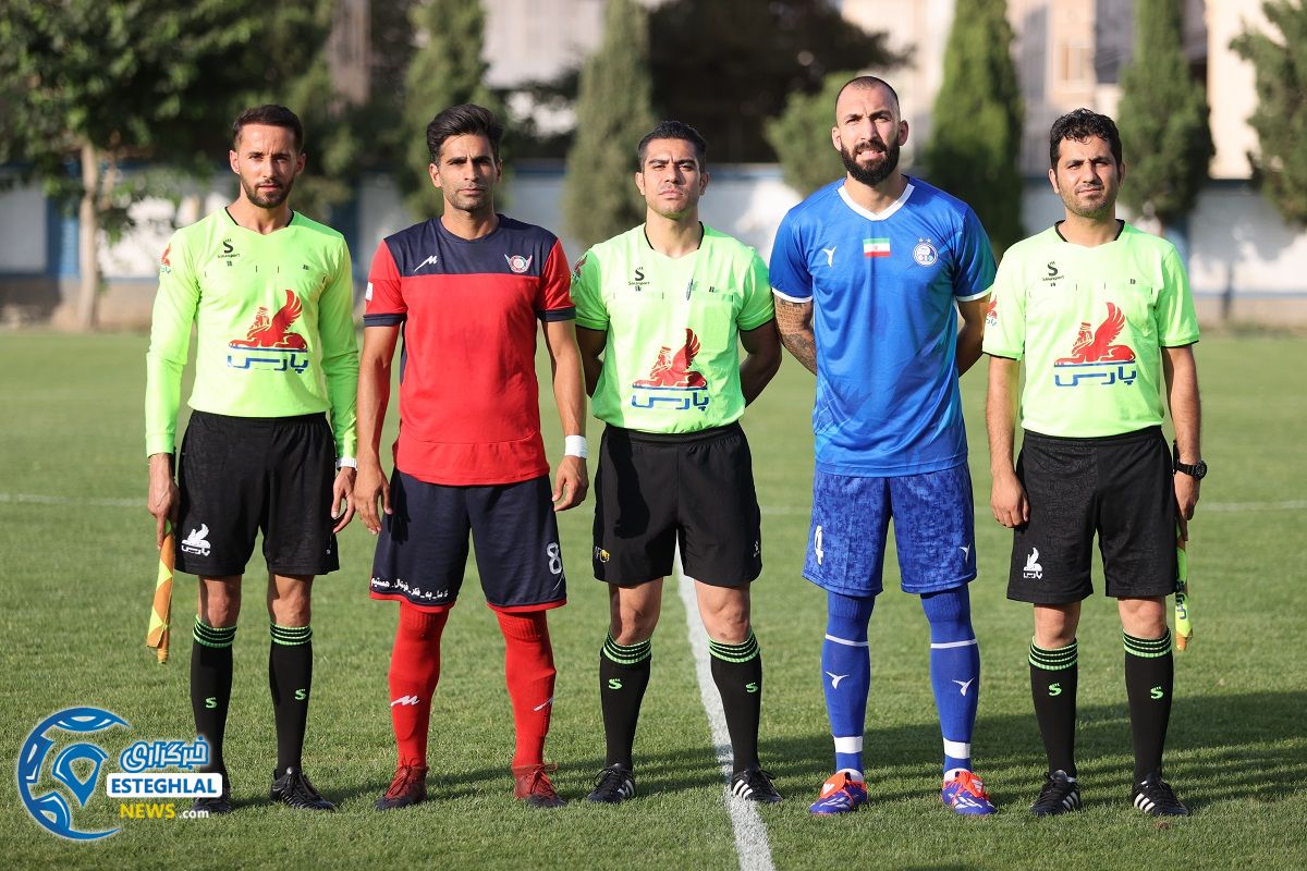 دیدار دوستانه استقلال و صالحین