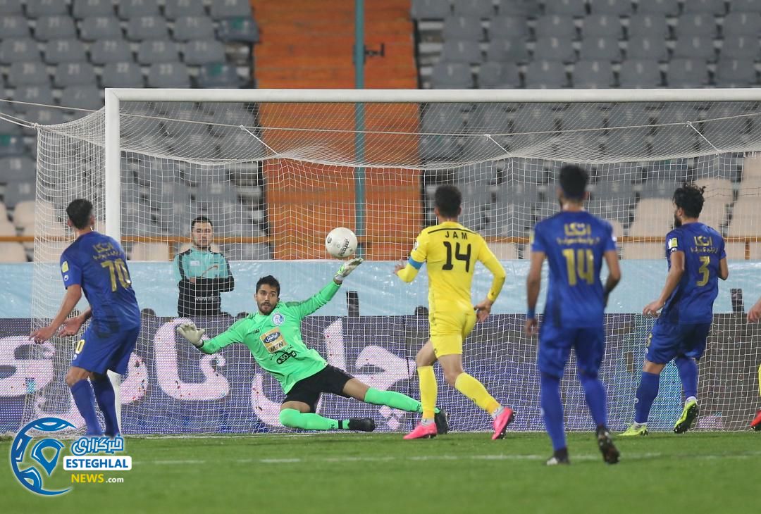 دیدار استقلال و پارس جنوبی جم