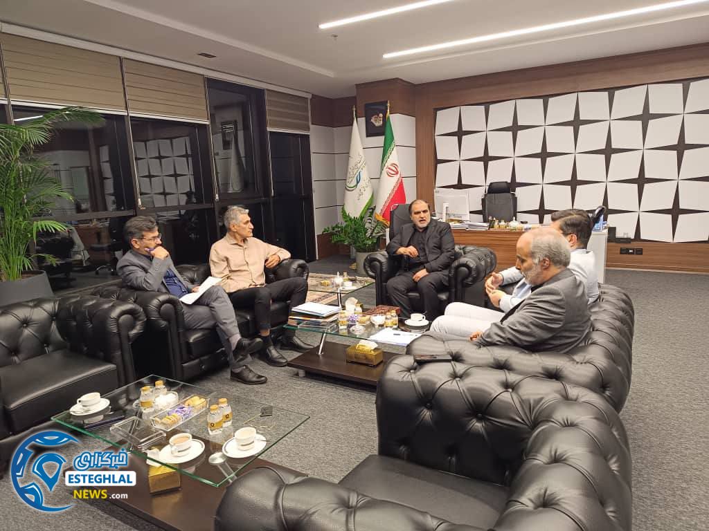 باشگاه استقلال(تاج)