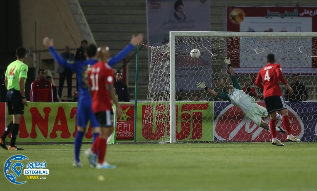 دیدار تراکتور و استقلال