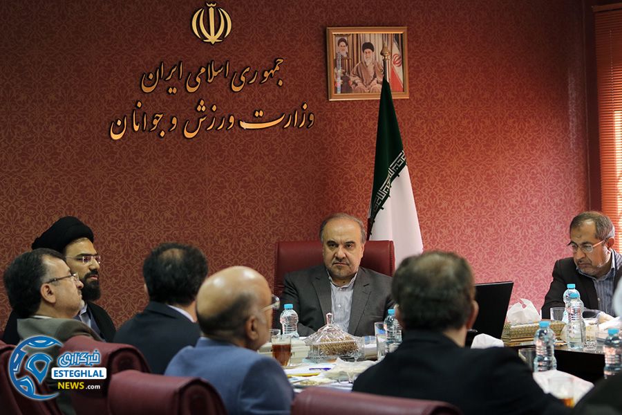 وزیر ورزش و جوانان