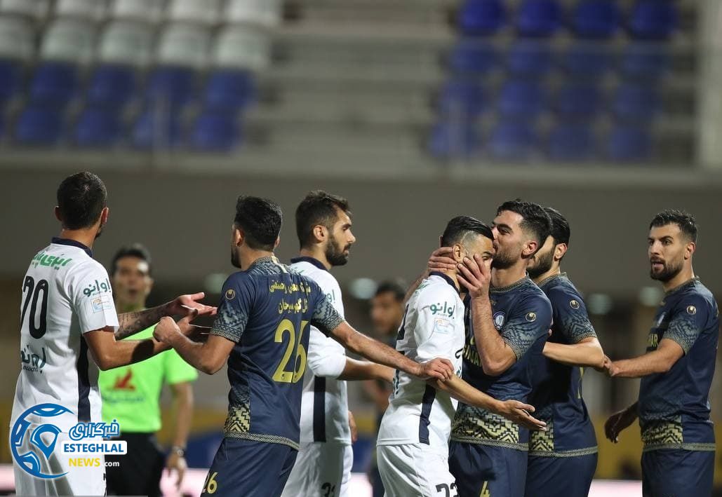 گل گهر 0-3 استقلال