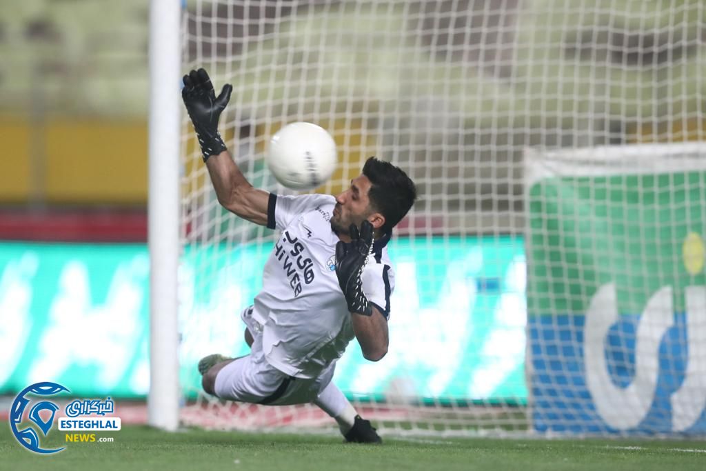 استقلال 0(2)-(4)0 فولاد