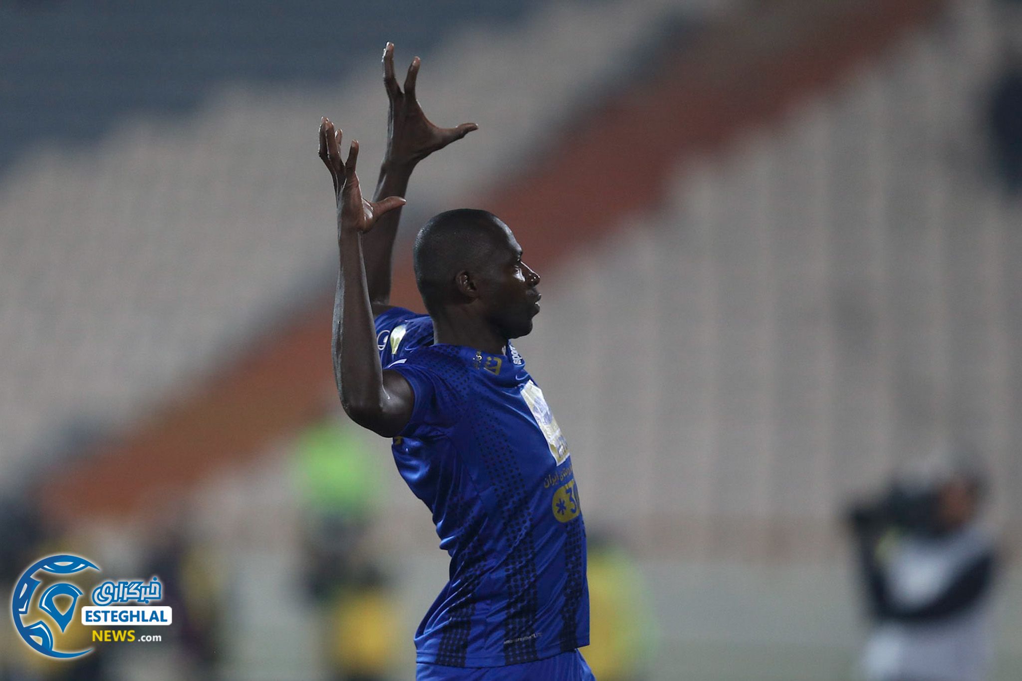 دیدار استقلال و شاهین