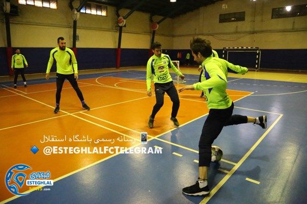 تمرین استقلال در سالن