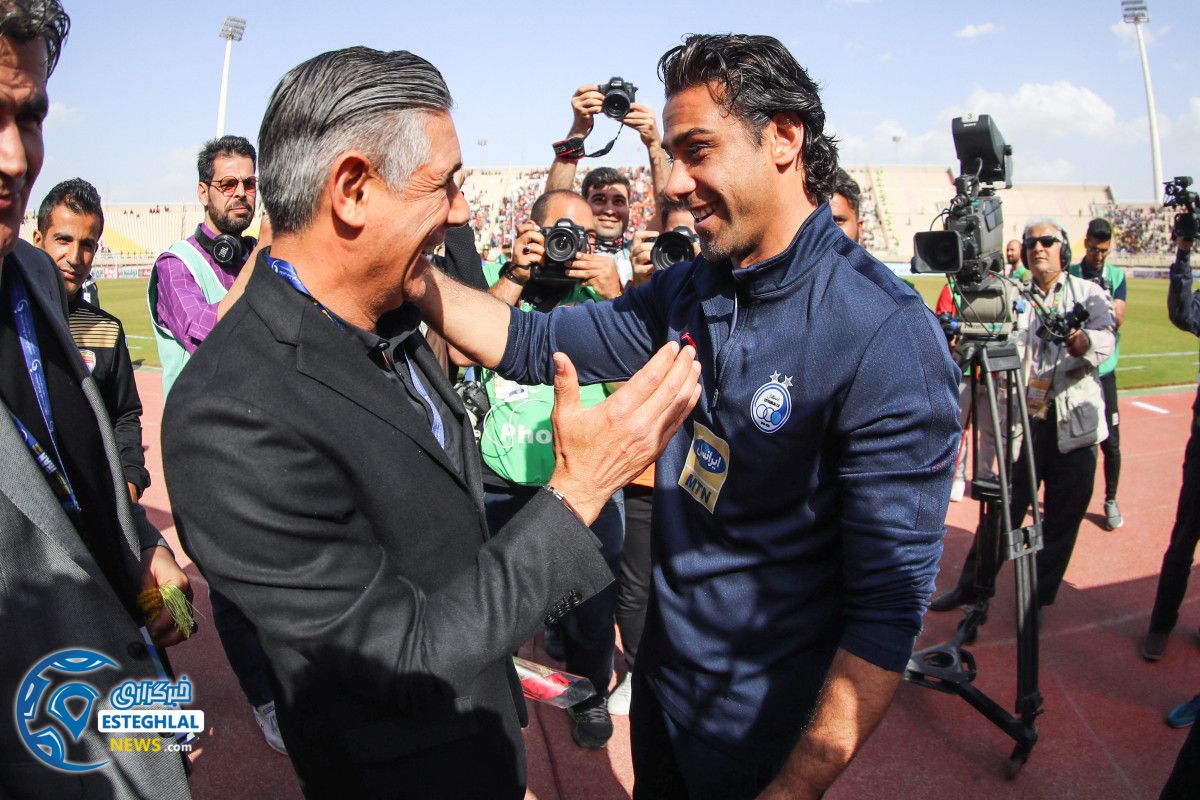 دیدار فولاد و استقلال