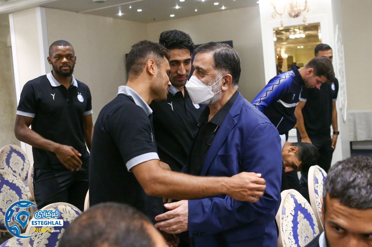 باشگاه استقلال(تاج)