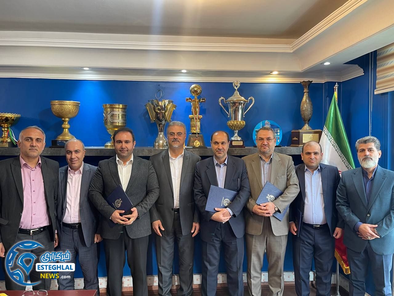  باشگاه استقلال(تاج)