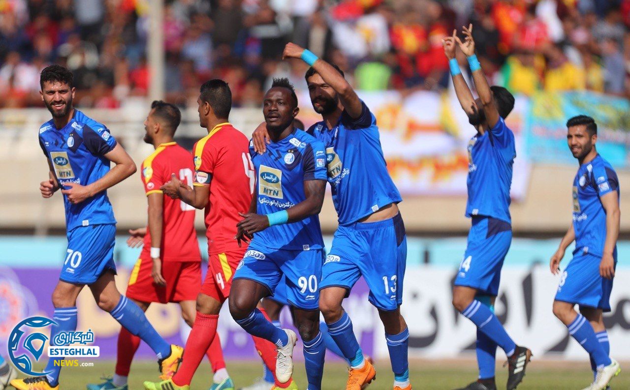 دیدار فولاد و استقلال