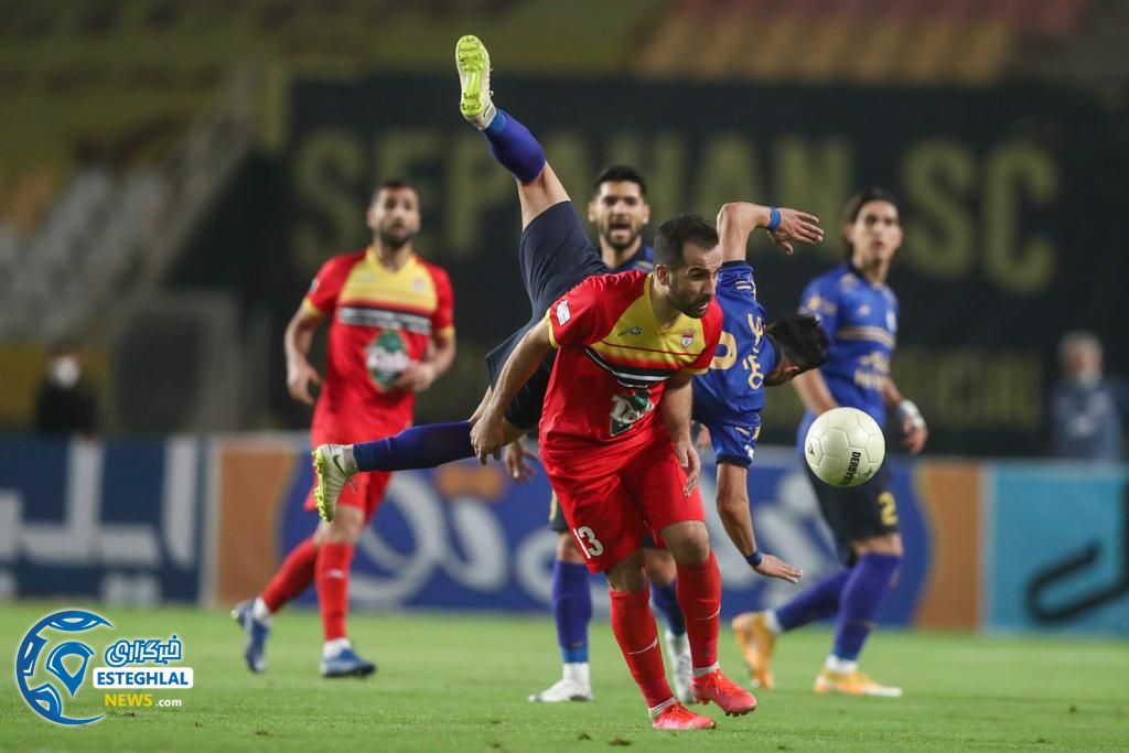 استقلال 0(2)-(4)0 فولاد