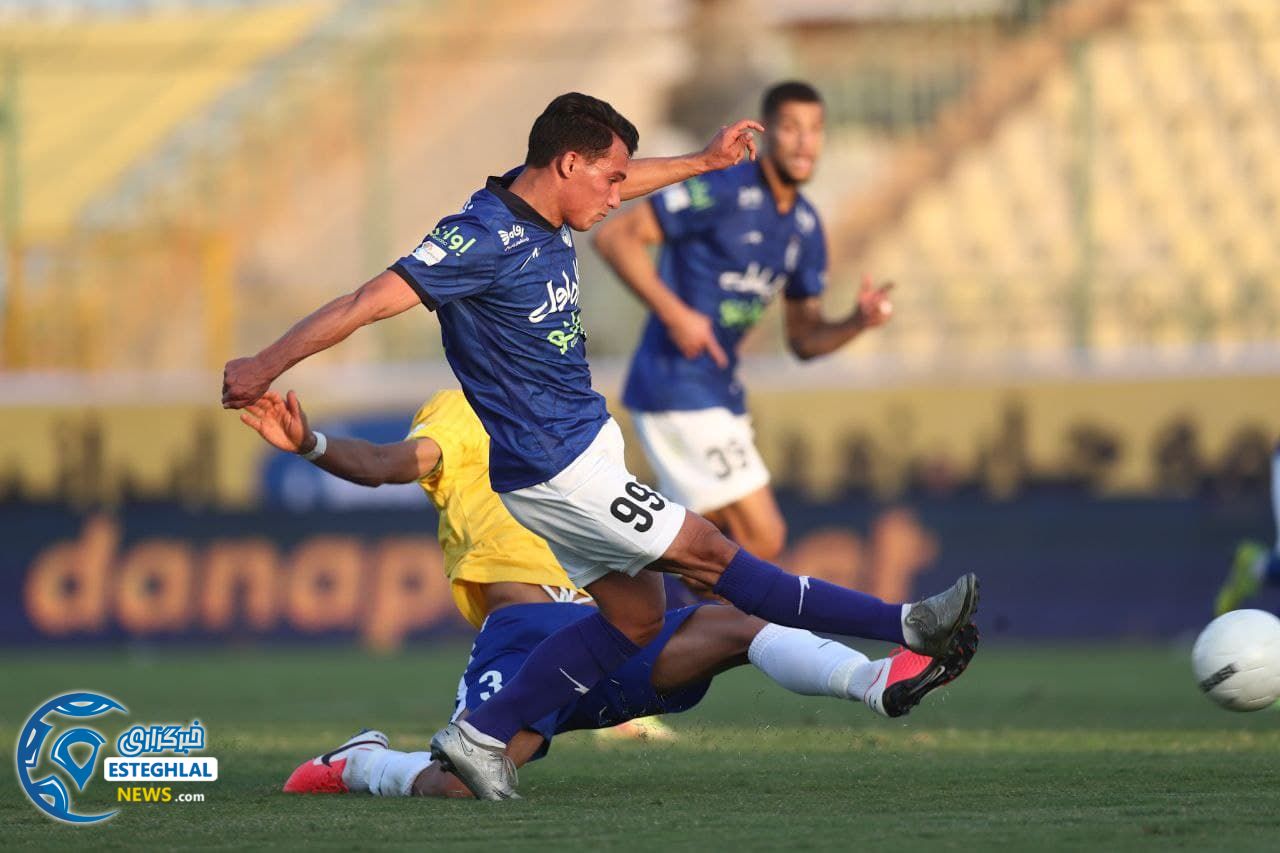 صنعت نفت آبادان 1-1 استقلال 