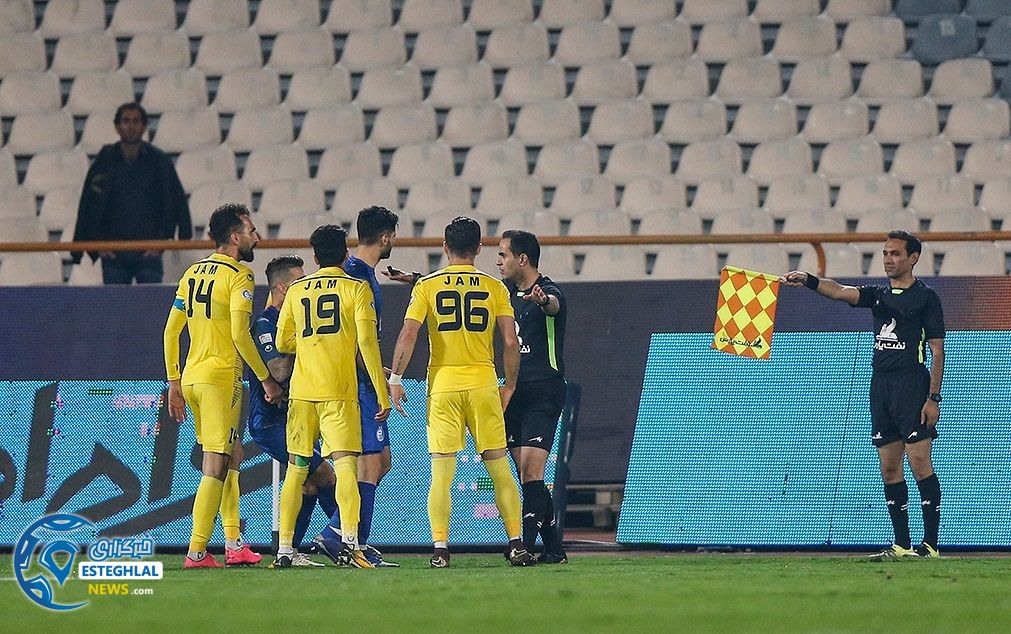 دیدار استقلال و پارس جنوبی جم