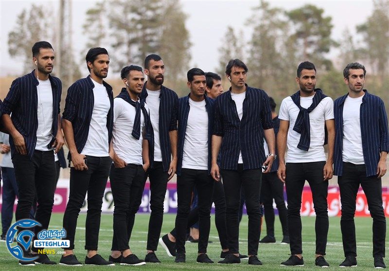 لباس فرم رسمی بازیکنان استقلال