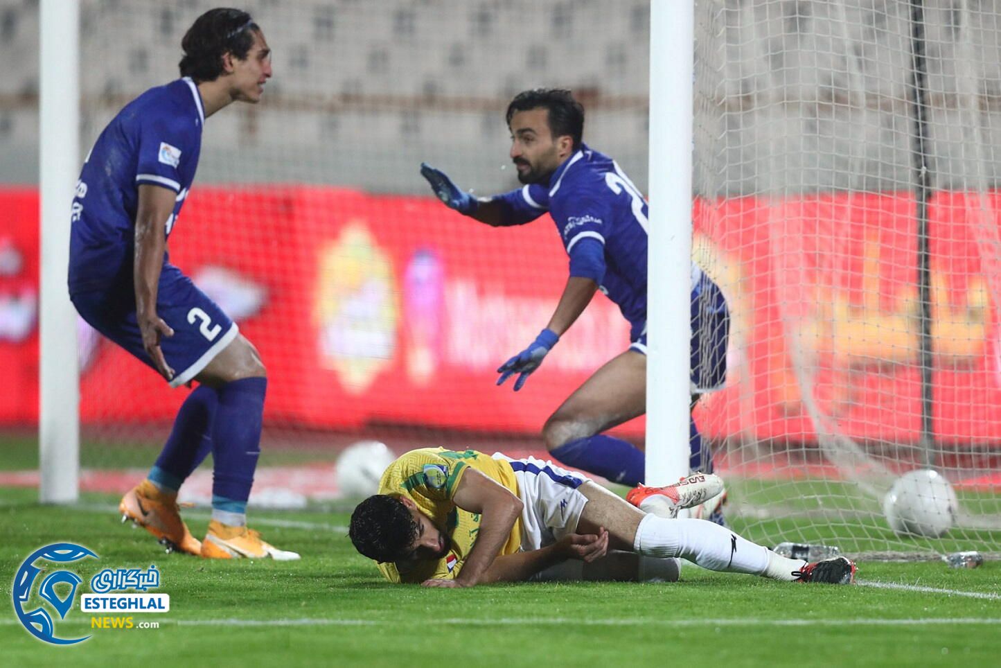 دیدار استقلال و نفت آبادان