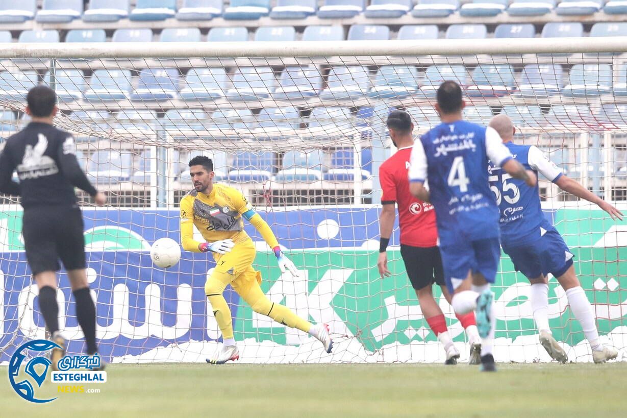 تراکتور 2-0 استقلال