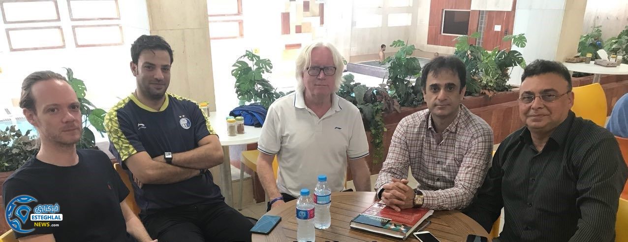 کادر پزشکی استقلال