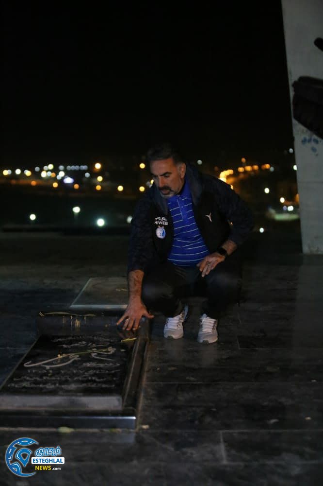 محمود فکری بر سر مزار شهید بهنام محمدی