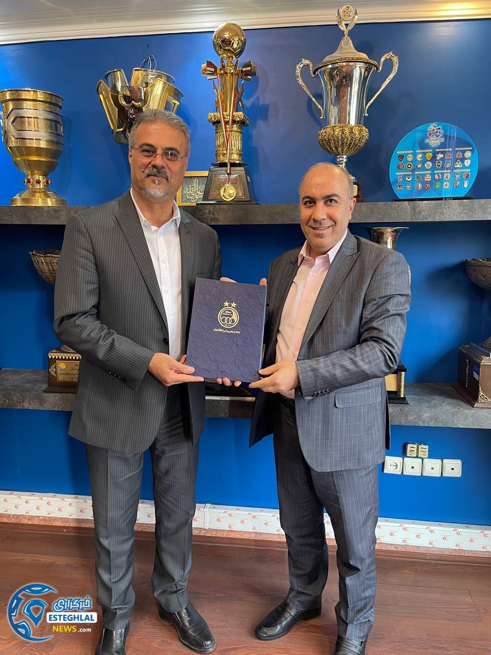  باشگاه استقلال(تاج)