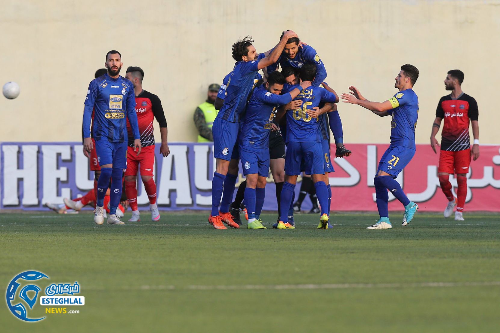 دیدار نساجی و استقلال