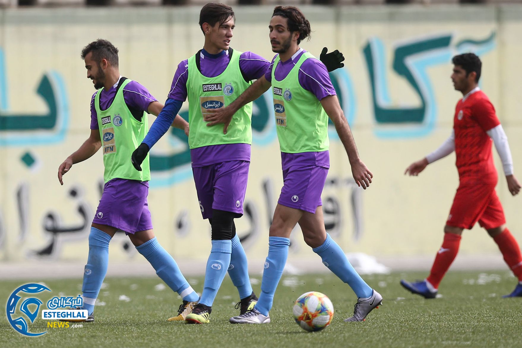 دیدار تدارکاتی سرخپوشان پاکدشت و استقلال