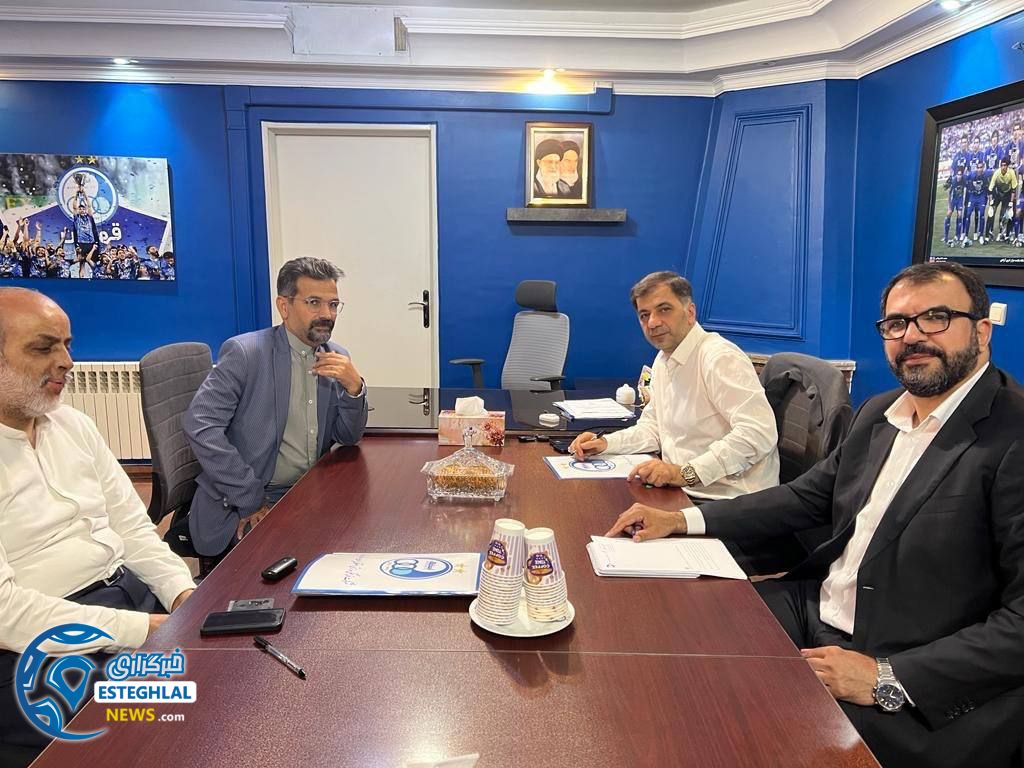 باشگاه استقلال(تاج)